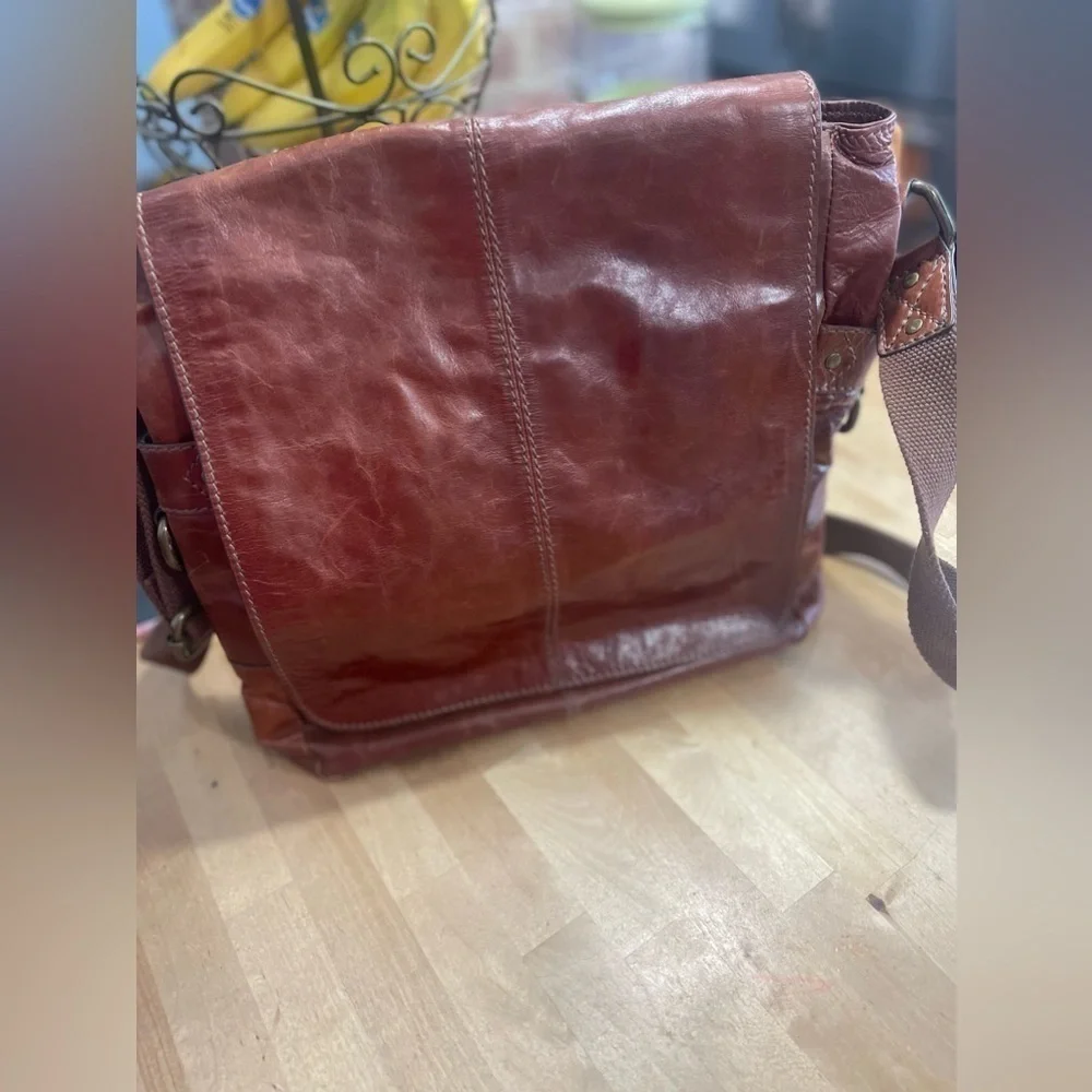 Fossil Brand Brown Leather Messenger Briefcase Travel Transit Bag Over Shoulder